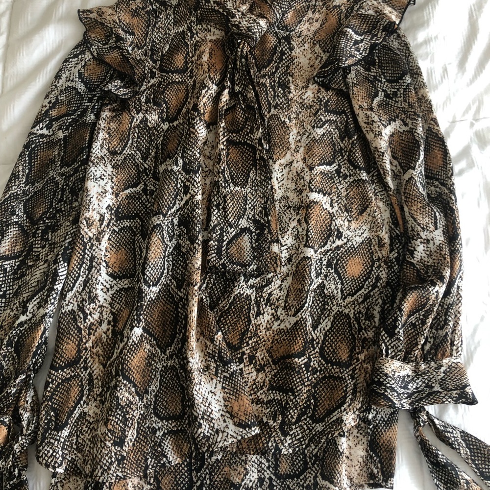 🤎💛Brand New Zara Blouse in Snakeskin Patterns🤎 - Picture 14 of 16